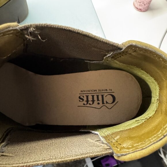 Cliffs Olive Green Wedge Booties Percy Size 6.5 M Leather Like New With Box - Picture 6 of 7